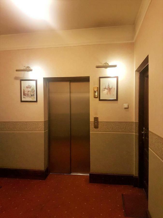 Goldstar Luxury Old Town Krakow Apartment Bagian luar foto
